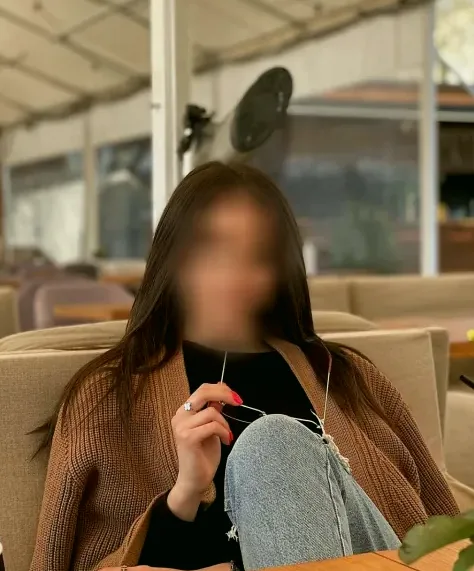Clara, 26