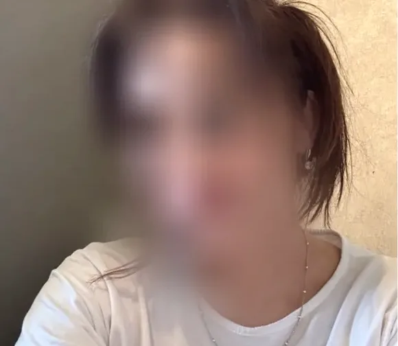 Claudia, 35