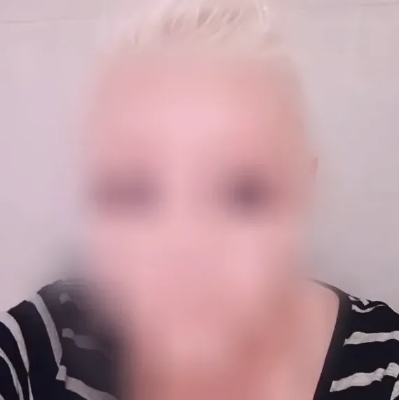 Elisabeth, 39