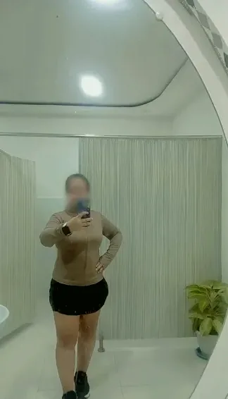 Ivana, 40