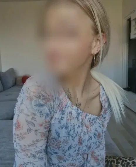 Julia, 21