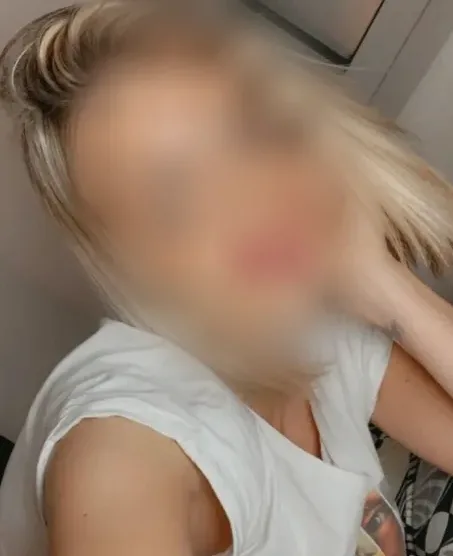 Lara, 35