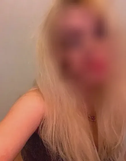Larissa, 20