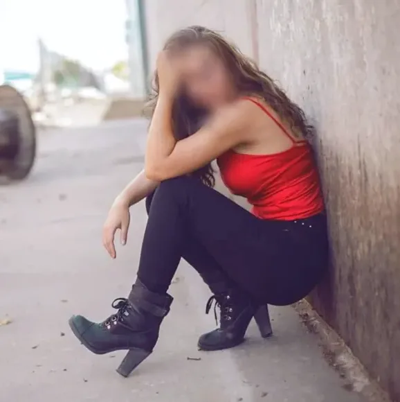 Melanie, 37
