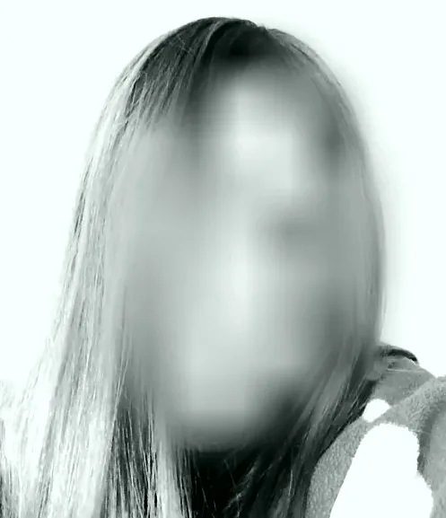 Mia, 34