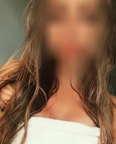 Nicole, 26