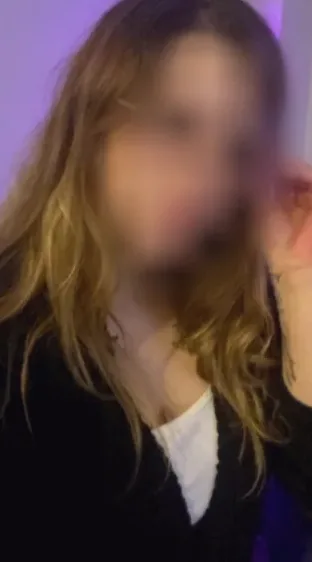 Nina, 26